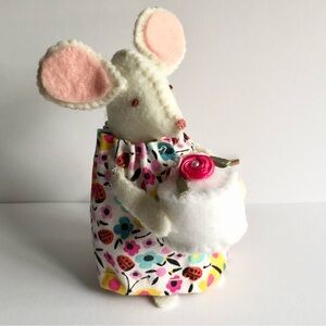 Celebration cake felt mouse birthday hand-sewn cake topper art doll handmade